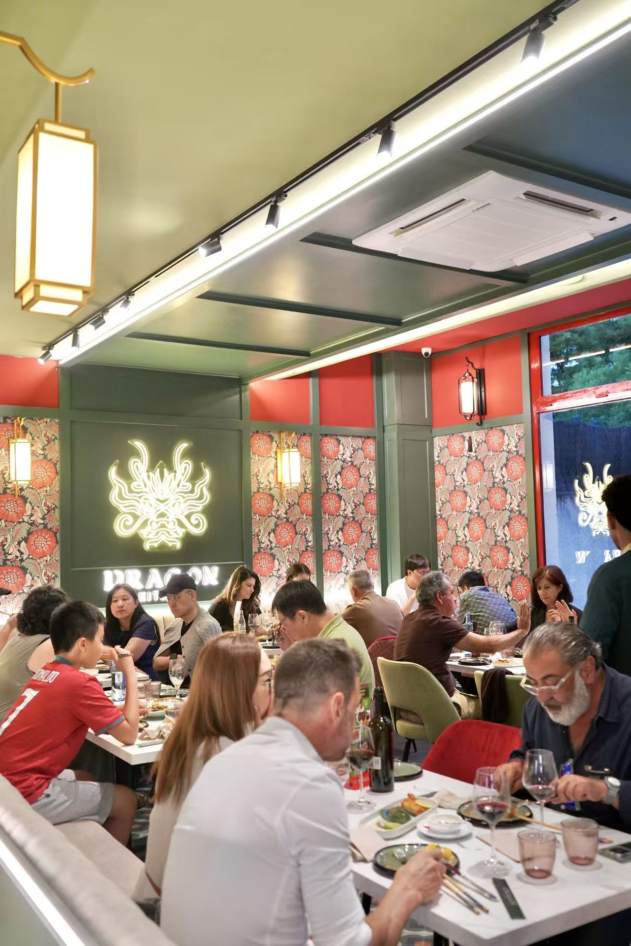 Interior y ambiente de Dragon Kitchen Alcalá de Henares